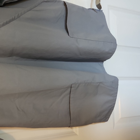 Allheart XL light grey scrub top - Picture 3 of 3